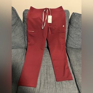 Figs Yola Skinny Scrubs Pants Petite in Maroon Medium